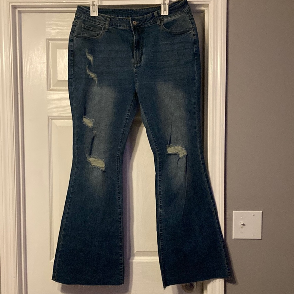 Women's Distressed Flare Jeans New wo/tags